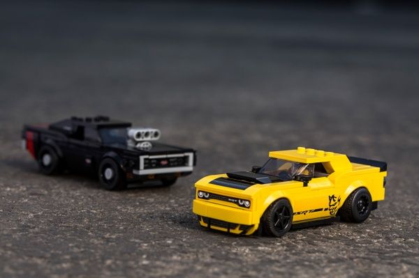 Конструктор LEGO Speed Champions Автомобили 2018 Dodge Challenger SRT Demon и 1970 Dodge Charger R/T 75893