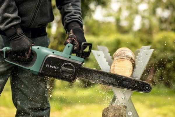 Электропила Bosch UniversalChain 40