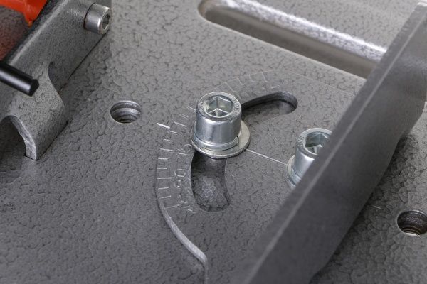 Пила монтажна DWT SDS-2200