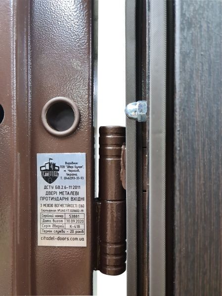 Двері вхідні Булат К-418 Гладка венге темний 2040x840мм праві