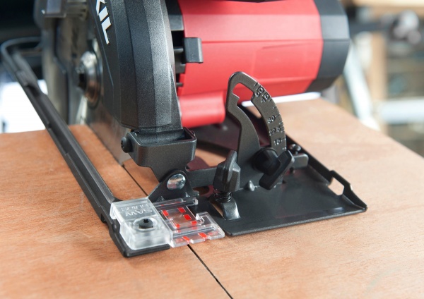 Пилка дискова SKIL SW1E5830AA