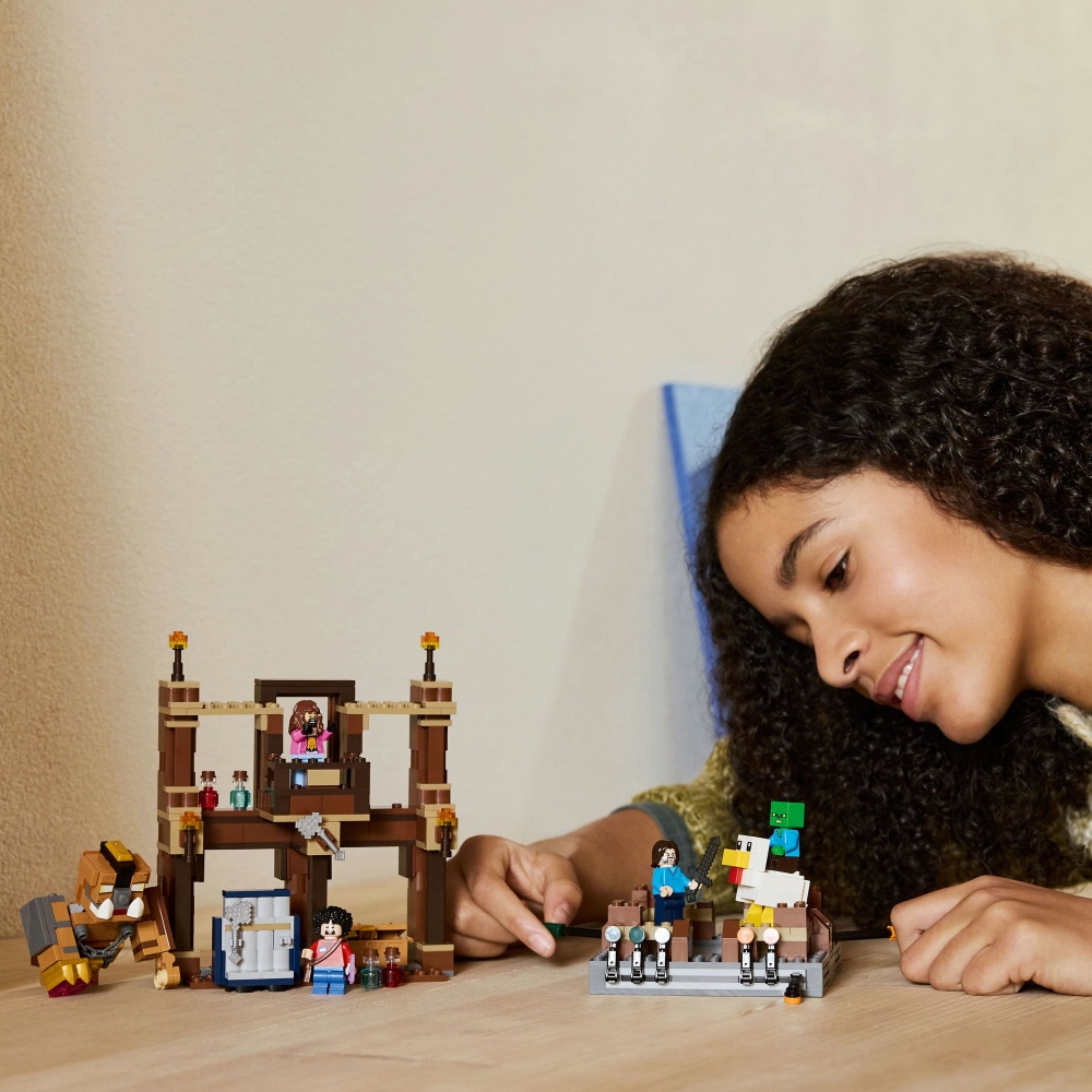 Конструктор LEGO Minecraft Бойцовский ринг в лесном имении 21272