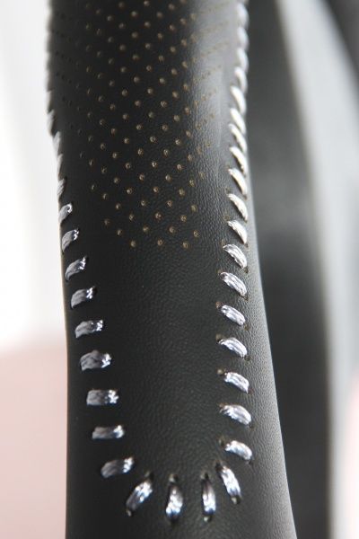 Чехол на руль MOMO SWC018BG черный с серым