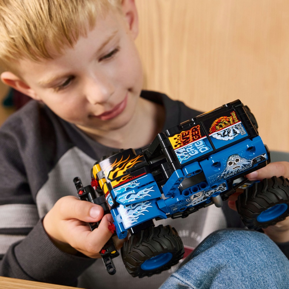 Конструктор LEGO Technic Monster Jam™ Grave Digger™ Огонь и лед 42219