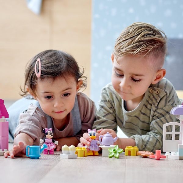 Конструктор LEGO DUPLO Дом и кафе Минни 10942