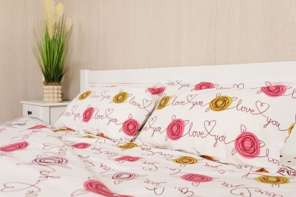 Комплект постільної білизни Кохання євро білий із різнокольоровим Rigel 