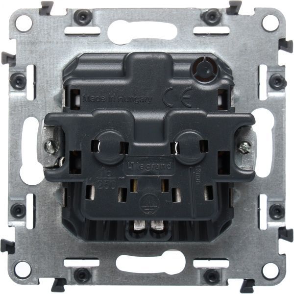 Розетка із заземленням Legrand Life без шторок кремовий 753521