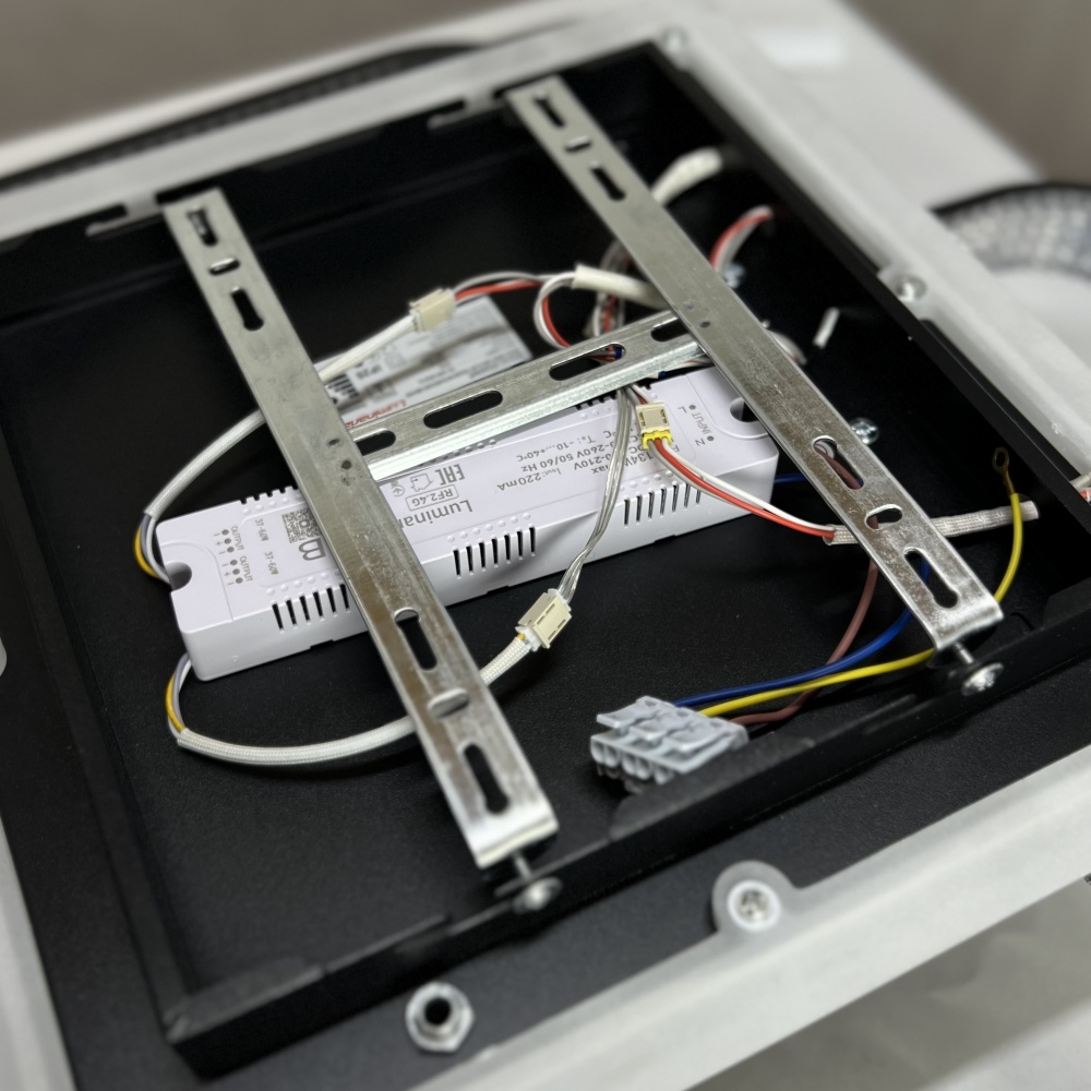 Люстра світлодіодна Luminaria 130 Вт LED-модуль чорний AKRILIKA SQUARE 130W 4S BLACK