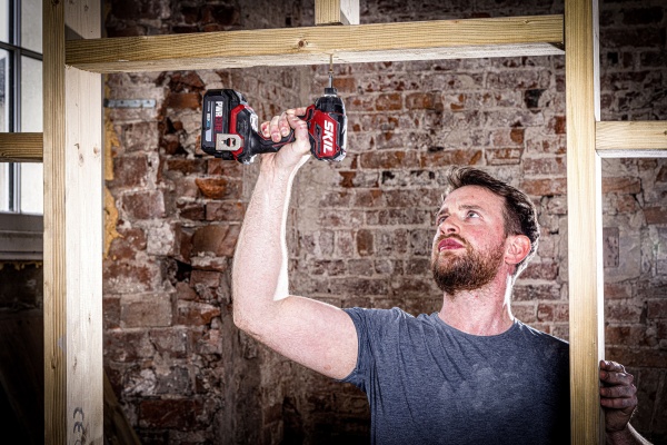 Гайковерт ударный аккумуляторный SKIL SD1E3225CA