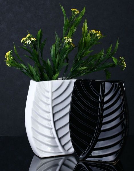 Ваза Флора Лист магнолії 2901-28,5 чорна Eterna