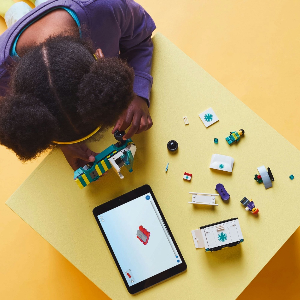 Конструктор LEGO City Скорая помощь 60451