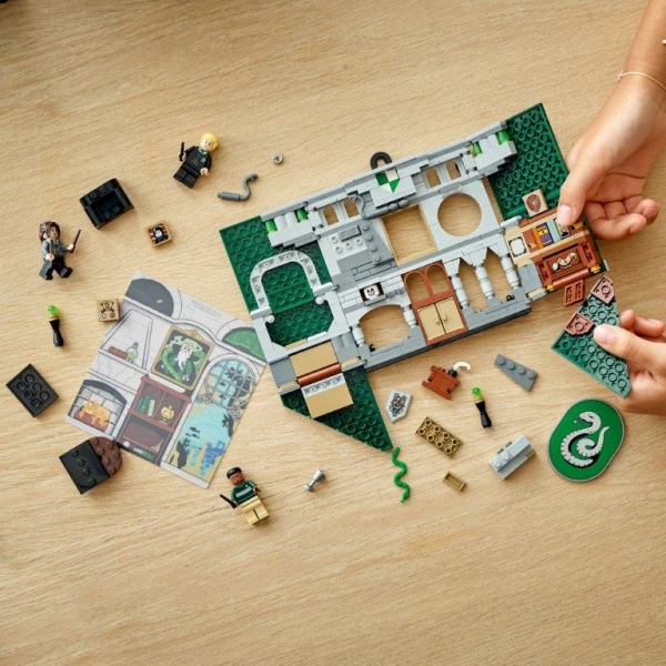 Конструктор LEGO Harry Potter Прапор гуртожитку Слизерин 76410