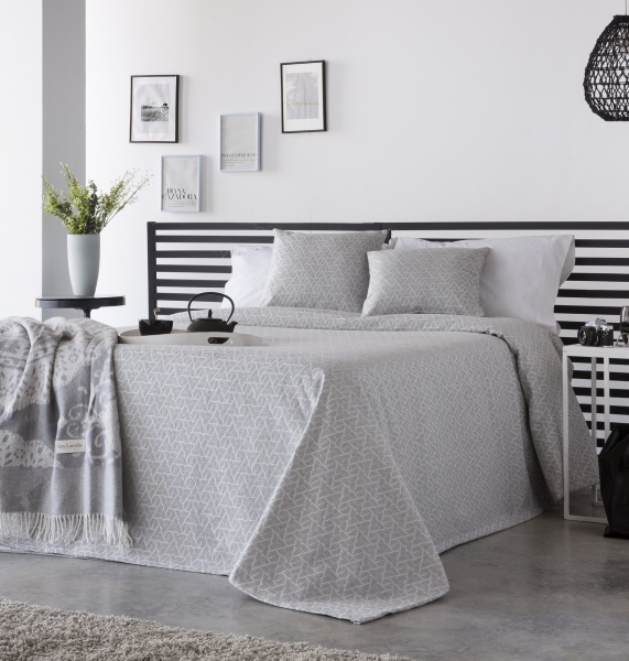 Покривало Brenta Gris 250x270 см Guy Laroche сірий 