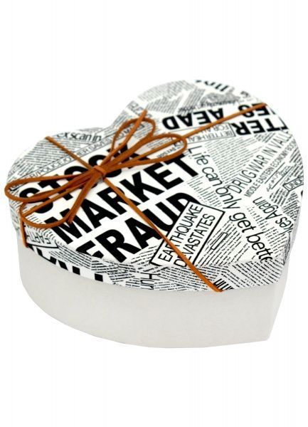 Коробка подарочная в виде сердца газетка 15,5х13х6 см