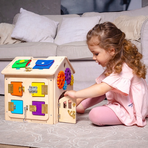 Игрушка деревянная Roter Kafer Бизихаус RW2001