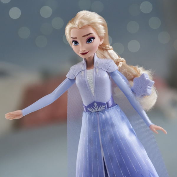 Кукла Hasbro Disney Frozen 2 Королевский наряд в ассортименте (Эльза/Анна) E7895