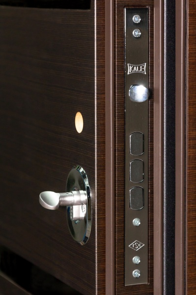 Двері вхідні Булат Гарант 514 венге горизонт темний 2050x950 мм праві