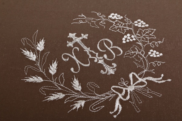 Серветка Великодня святкова з вишивкою та мереживом 38x38 см в асортименті 