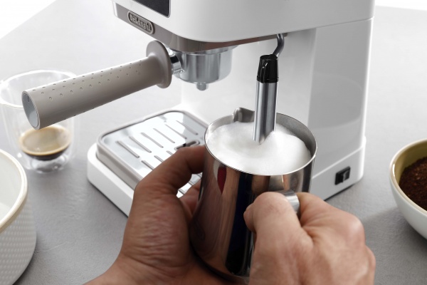 Кавоварка ріжкова Delonghi EC260.W Stilosa 