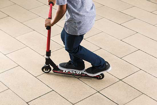 Самокат Razor Beast V6 трюковый красно-черный 750844 