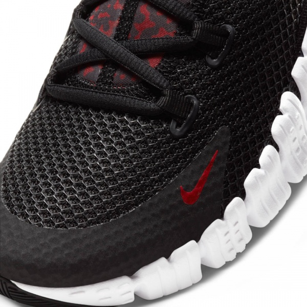 Кроссовки Nike Free Metcon 4 DJ3015-016 р.US 9,5 черно-красный