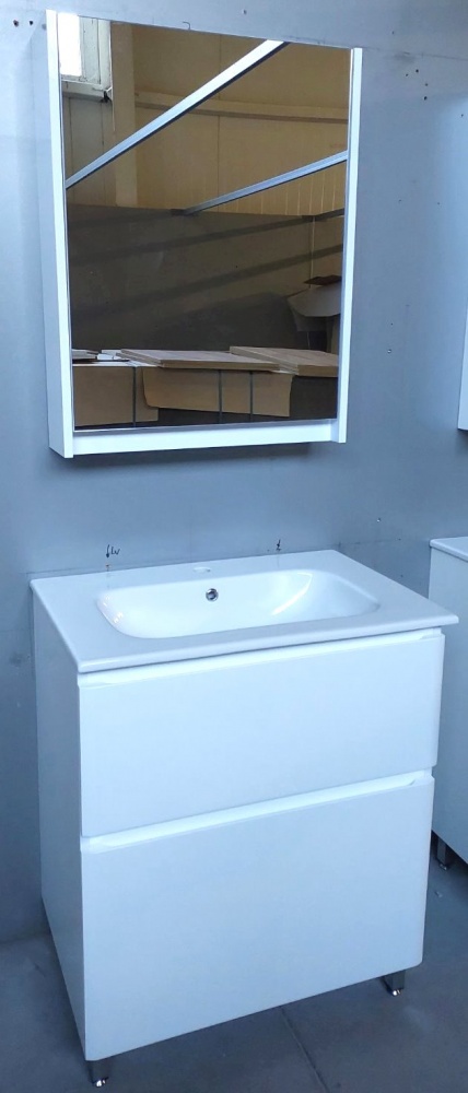 Зеркальный шкаф ЮВЕНТА