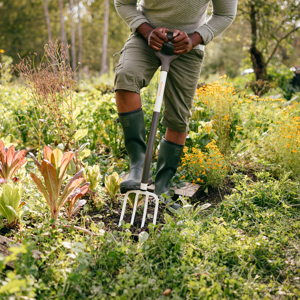 Вилы Fiskars садовые белые