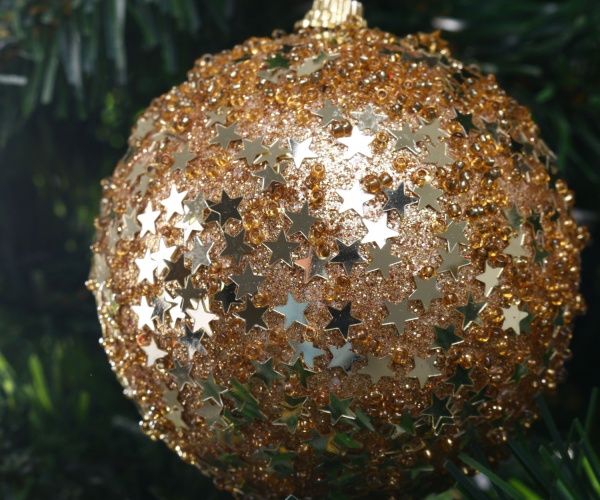 Елочная игрушка в форме шара золота 8 см 