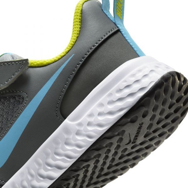 Кроссовки Nike REVOLUTION 5 BQ5672-019 р.US 1Y черный