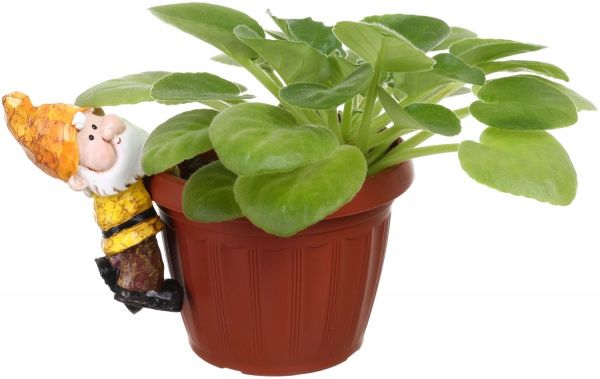 Фигура садовая в форме гнома 55x50x120 мм