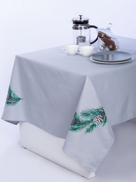 Скатерть Елочные ветки 207-23/00 140x220 см серый Эдельвика 