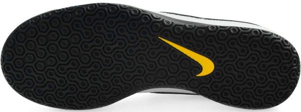 Бутсы Nike JR MAJESTRY IC AQ7895-107 р. US 1Y белый