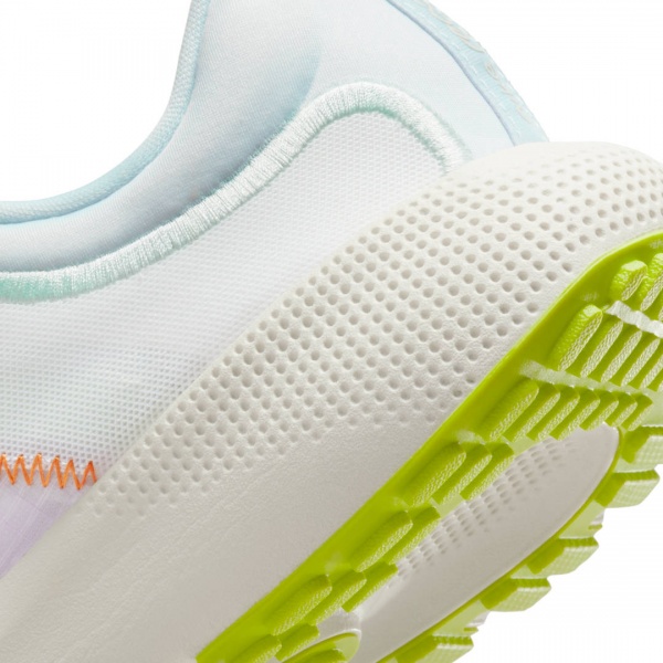 Кроссовки Nike DN2652-100 р.US 7 белый с бирюзовым