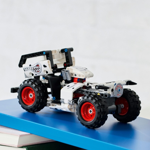 Конструктор LEGO Technic Monster Jam™ Monster Mutt™ Dalmatian 42150