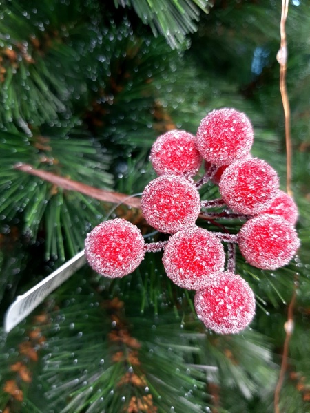 Гілочка декоративна Снігові ягоди пластик червоний 10 см K-675612 