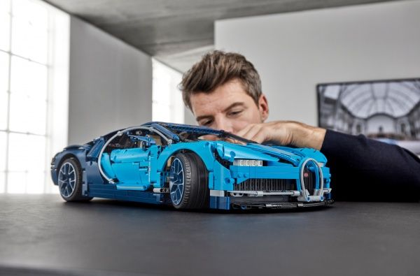 Конструктор LEGO Technic Bugatti Chiron 42083