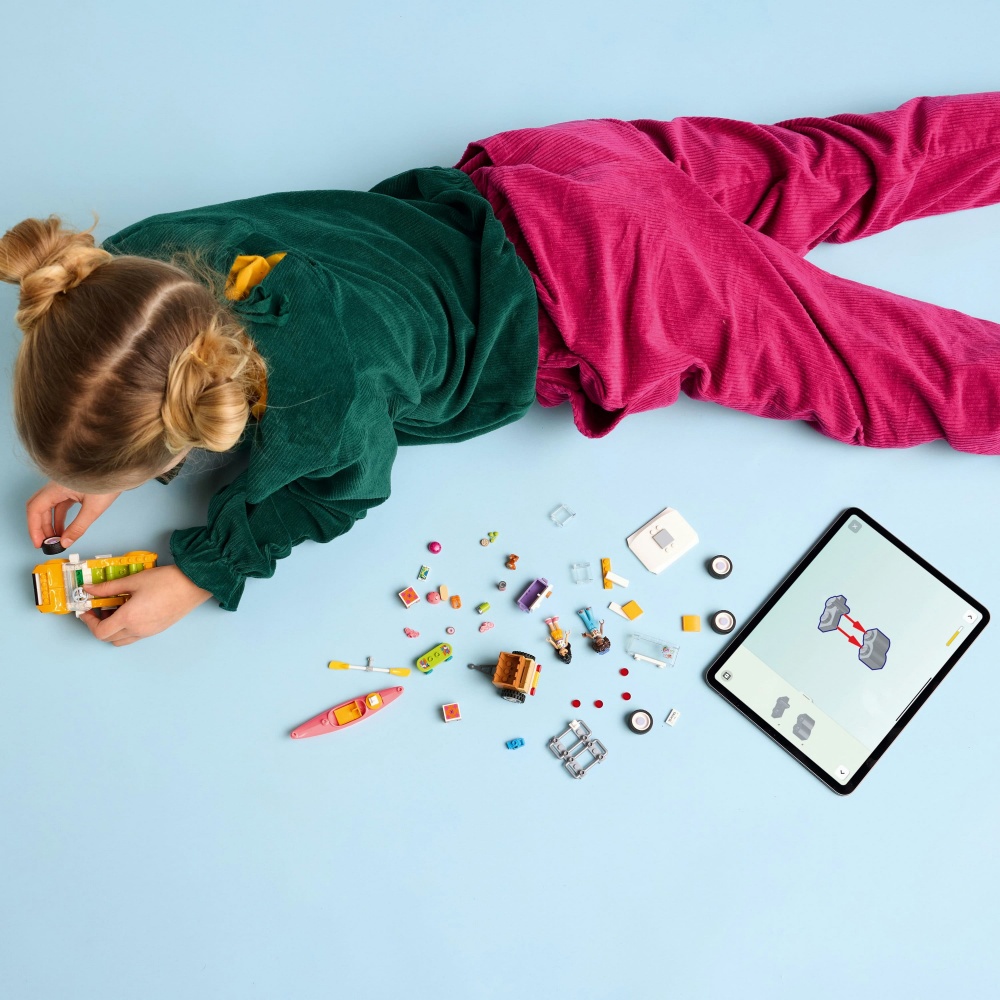 Конструктор LEGO Friends Автомобиль для путешествий с друзьями 42659