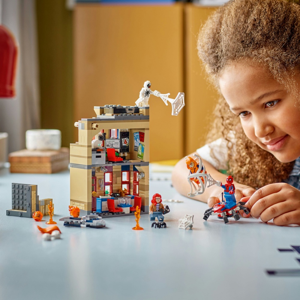 Конструктор LEGO Super Heroes Квартира Питера Паркера 76317