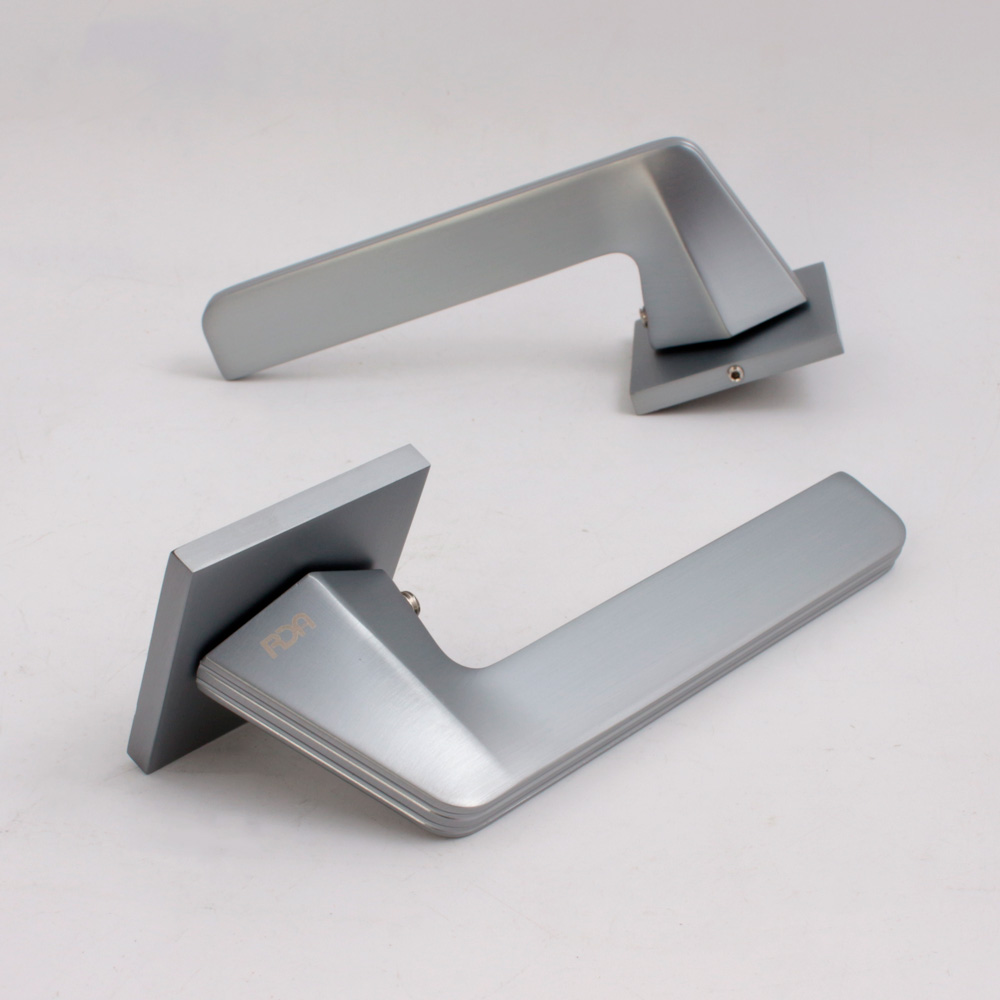 Ручка на розетці RDA Apollo брашований матовий хром