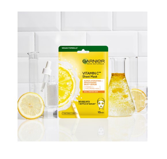 Маска тканинна для обличчя Garnier Skin Naturals з вітаміном Сдля нерівномірного тону тьмяної шкіри обличчя 28 г