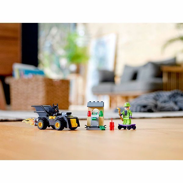 Конструктор Lego DC Comics Super Heroes Бетмен проти пограбування Загадочника 76137