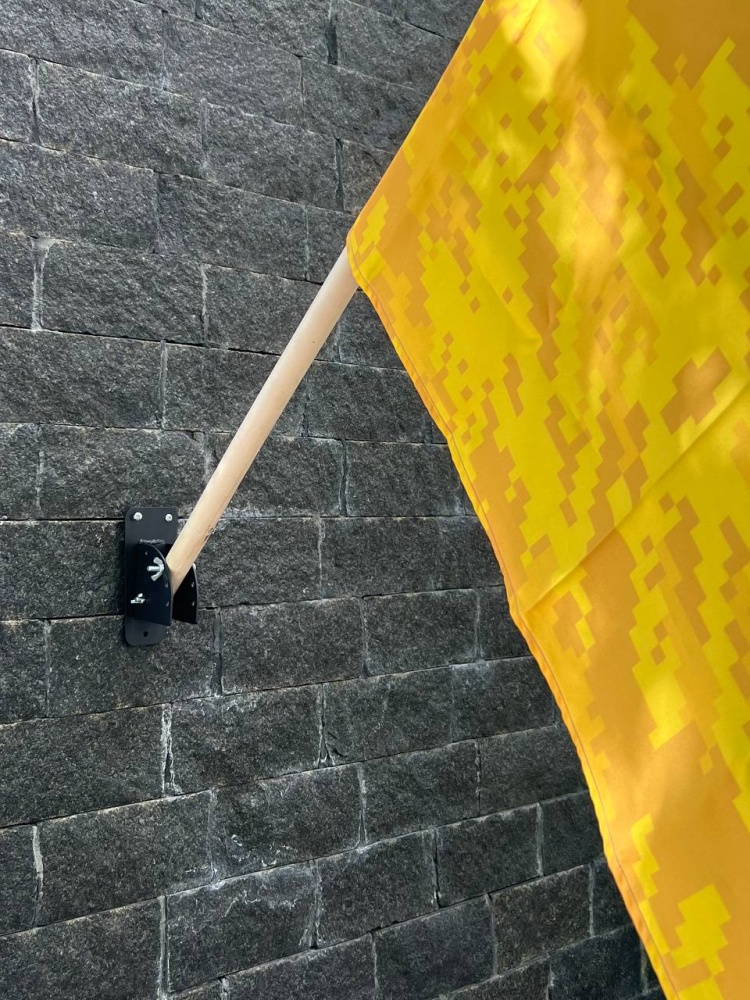 Держатель Steelgroup для флага настенный одинарный с переменным углом (150*60*80, 2мм) черный