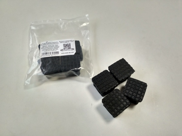 Заглушка квадратна Металургмашремонт гумова пряма рифлена 4 шт. 25х25 мм внутрішня