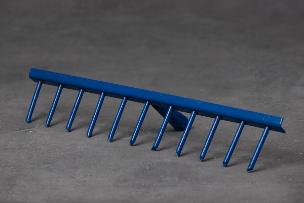 Граблі зубчасті 11 зубів сині