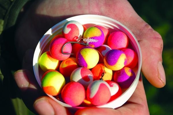 Плаваючі бойли Pop-Up Dynamite Baits Two Tone Fluro's Plum & Pineapple 15мм слива/ ананас