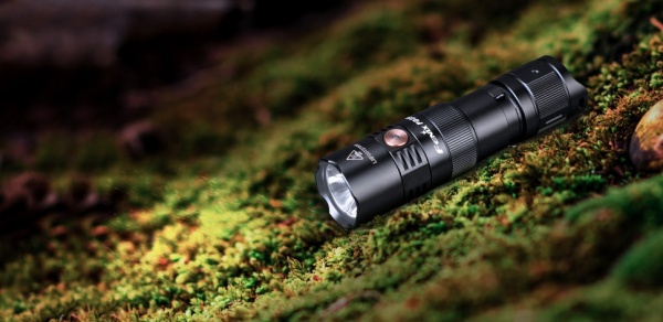 Ліхтарик Fenix ручний PD25R, 800лм