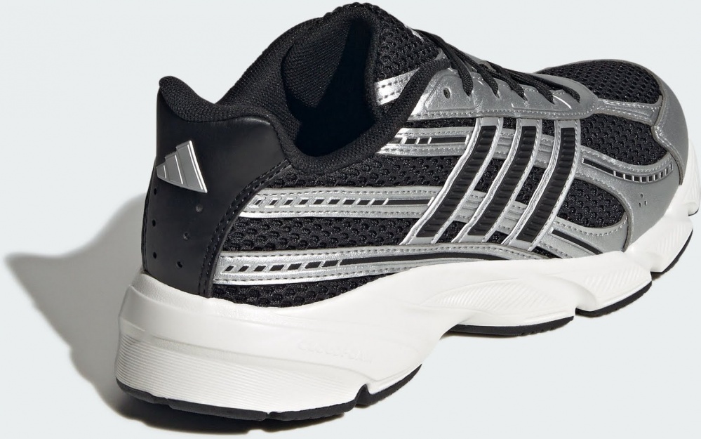 Кросівки жіночі демісезонні Adidas TECHNOCHAOS 2000 CBLACK/CBLACK/SILVMT JR7228 р.44 чорні