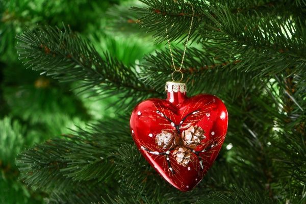 Ялинкова іграшка серце червоне Шишки 8 см 