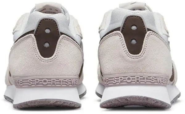 Кросівки Nike Venture Runner CK2944-013 р.40,5 хакі