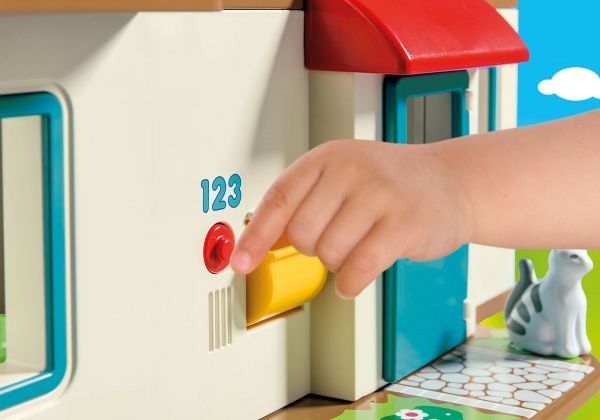 Конструктор Playmobil Домик в деревне 70129